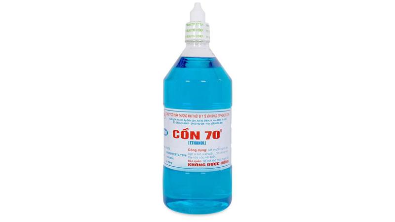 Chọn cồn 70 độ hay 90 độ để sát khuẩn? Bác sĩ giải đáp thắc mắc