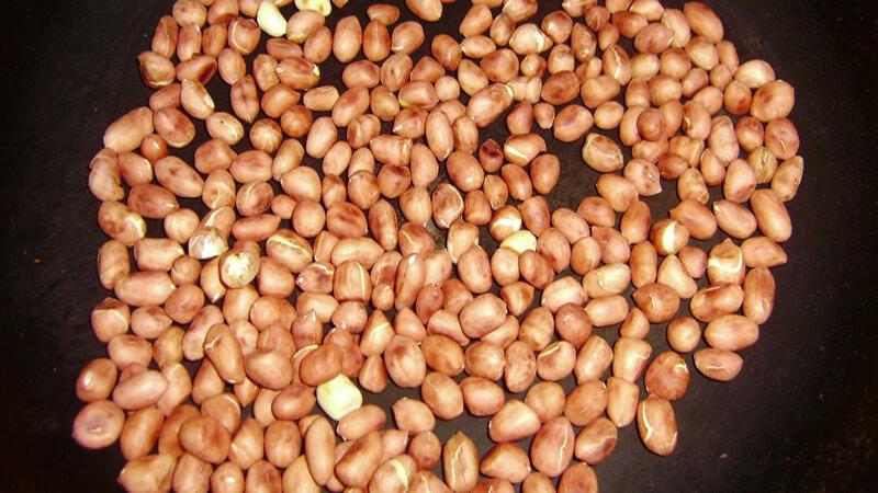 Công thức làm kẹo lạc với mật mía dẻo mềm, thơm lừng đậm đà hương vị truyền thống