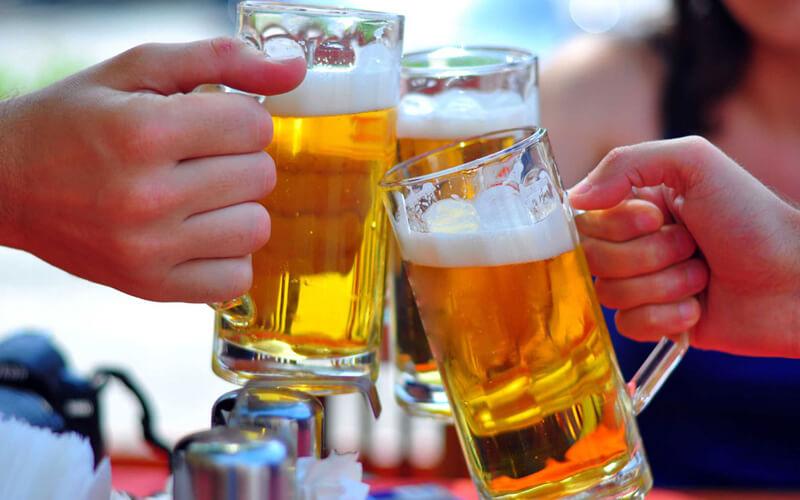 Dù bia có thể giúp giải nhiệt, nhưng bạn cần ghi nhớ 5 điều quan trọng để thưởng thức mà không ảnh hưởng đến sức khỏe.