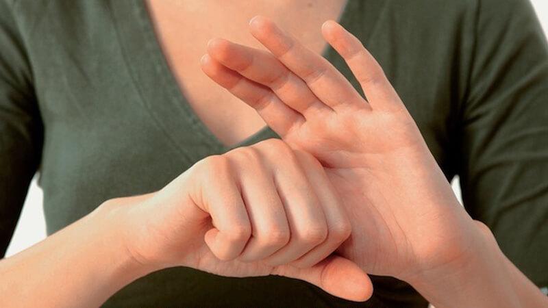 Dành vài giây xoa bóp ngón tay, bạn sẽ ngạc nhiên với những lợi ích tuyệt vời mà việc này mang lại.
