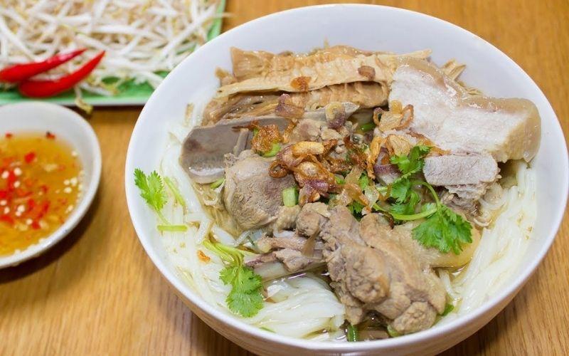 Khám phá 4 cách chế biến bún vịt chuẩn vị, thơm ngon từ măng, riêu cua và tiêu hạt, cho một bữa ăn hoàn hảo.