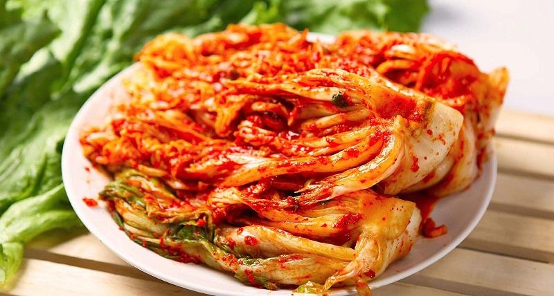 Kim chi có thể giữ được bao lâu mà vẫn duy trì được độ giòn và hương vị đậm đà? Khám phá những mẹo hay giúp bảo quản kim chi lâu dài mà vẫn luôn tươi ngon, thơm phức.