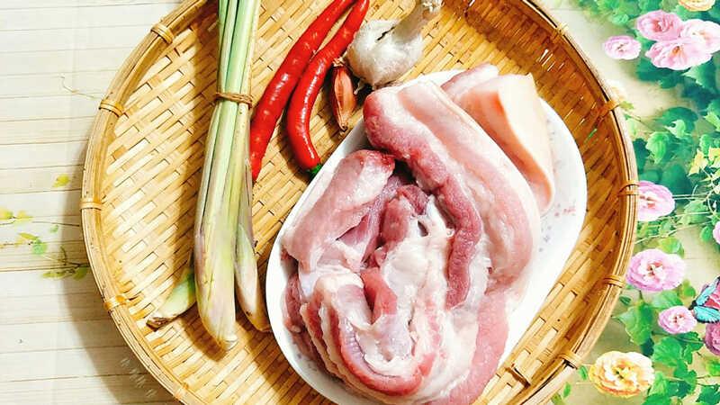Giữa cái nắng oi ả 40 độ, sao không thử ngay món thịt heo một nắng chuẩn vị, hấp dẫn ngay từ lần đầu thưởng thức?