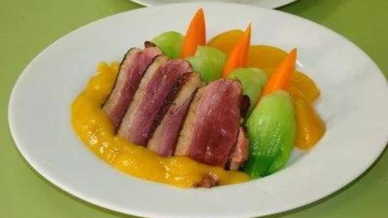 Lườn ngỗng xông khói có thể chế biến thành những món ăn nào hấp dẫn? Cùng khám phá 7 công thức ngon miệng và dễ thực hiện từ lườn ngỗng xông khói.
