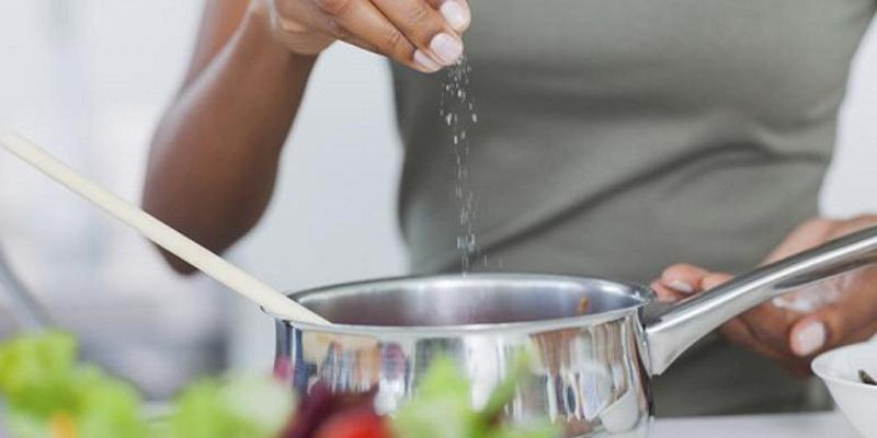 Có nên thêm gia vị vào thức ăn cho trẻ dưới 1 tuổi?