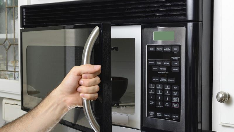 Hướng dẫn sử dụng lò vi sóng để làm nóng thức ăn nhanh chóng và tiện lợi