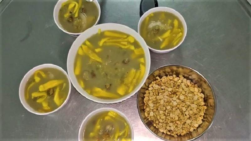 Công thức làm chè mít đậu xanh với hương vị ngọt ngào, dai giòn, dễ thực hiện sẽ mang đến cho bạn một món ăn vặt tuyệt vời. Cùng khám phá cách chế biến đơn giản ngay tại nhà nhé!