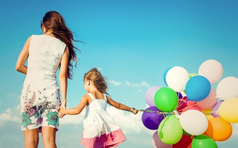 80 câu nói và status về mẹ đầy cảm động, sâu sắc và thấm thía, mang lại cho bạn những khoảnh khắc chiêm nghiệm về tình mẫu tử.