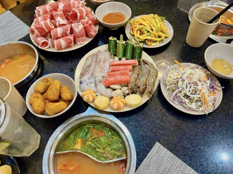 Top 6 nhà hàng buffet lẩu băng chuyền ngon, phục vụ tận tâm nhất tại Hà Nội mà bạn không thể bỏ qua.