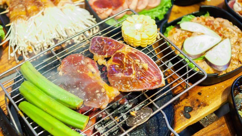 Khám phá ngay 10 quán buffet hấp dẫn tại quận 7, nơi bạn có thể thỏa sức thưởng thức những món ăn ngon miệng, chất lượng và không gian ấm cúng.