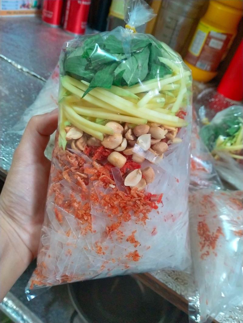 Top 5 Quán Bánh Tráng Trộn Ngon Nhất Tại Hà Tĩnh