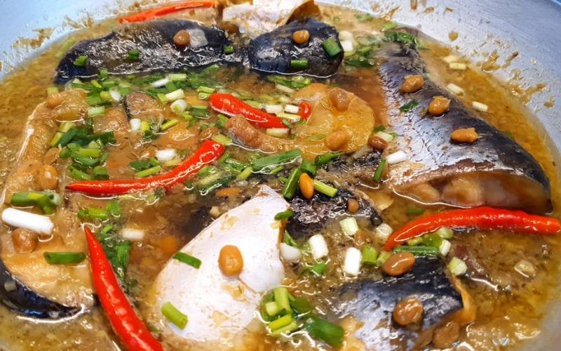Công thức chế biến cá hú kho tương, mang đến hương vị thơm ngon như tại nhà hàng và đầy đủ dưỡng chất.