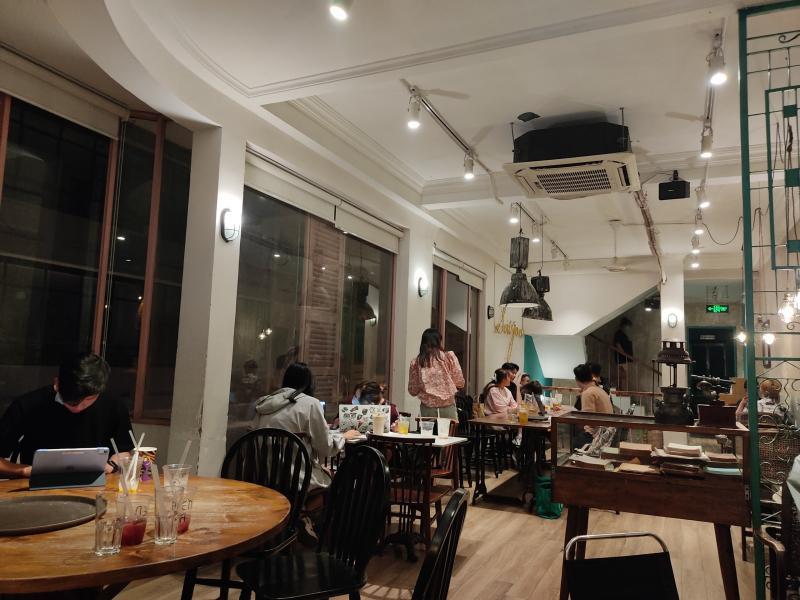Top 9 Quán cà phê tông trắng đẹp tại Quận 10, TP. HCM