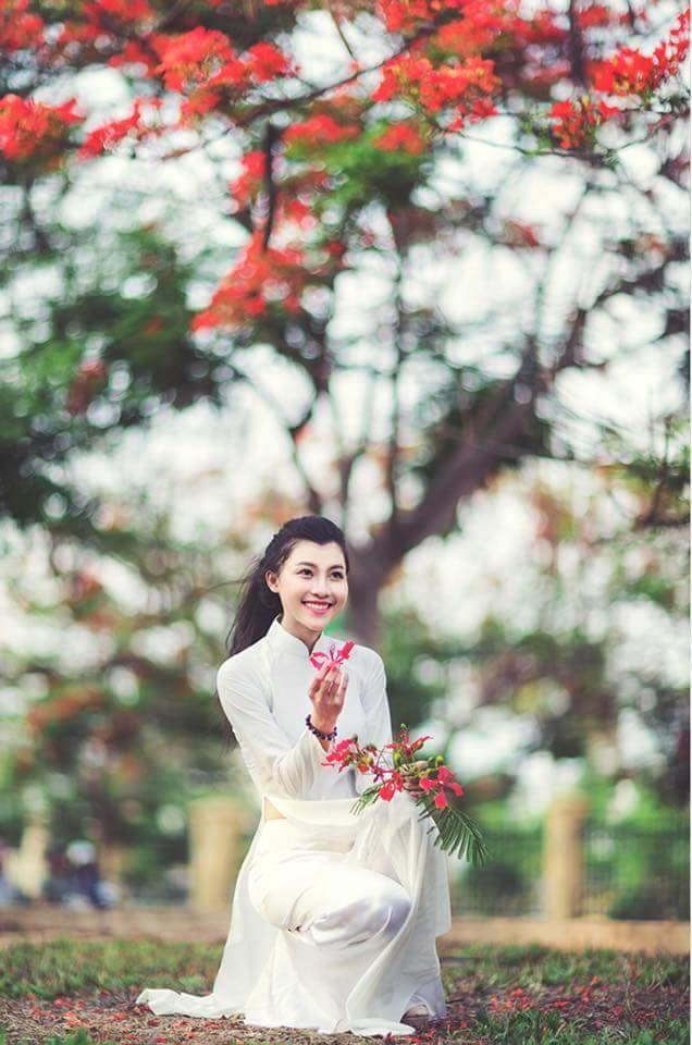 Khám Phá 20 Bài Thơ Đặc Sắc Của Nhà Thơ Bùi Minh Huế