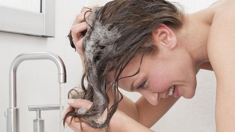 Khám Phá 9 Lợi Ích Tuyệt Vời Của Vitamin E Cho Tóc Và Cách Dùng Phù Hợp