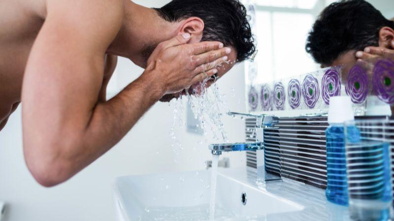 Lựa chọn sữa rửa mặt phù hợp cho phái mạnh như thế nào?