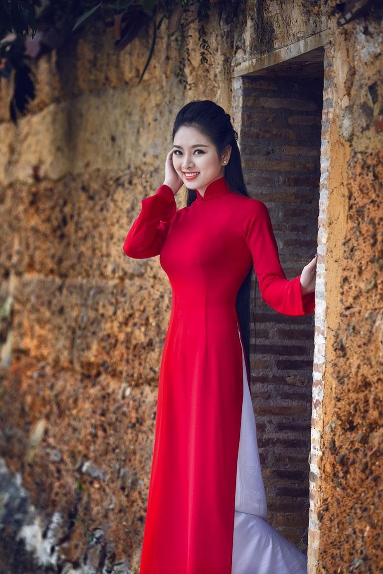 Top 10 Mẫu Áo Dài Truyền Thống Tinh Tế Nhất