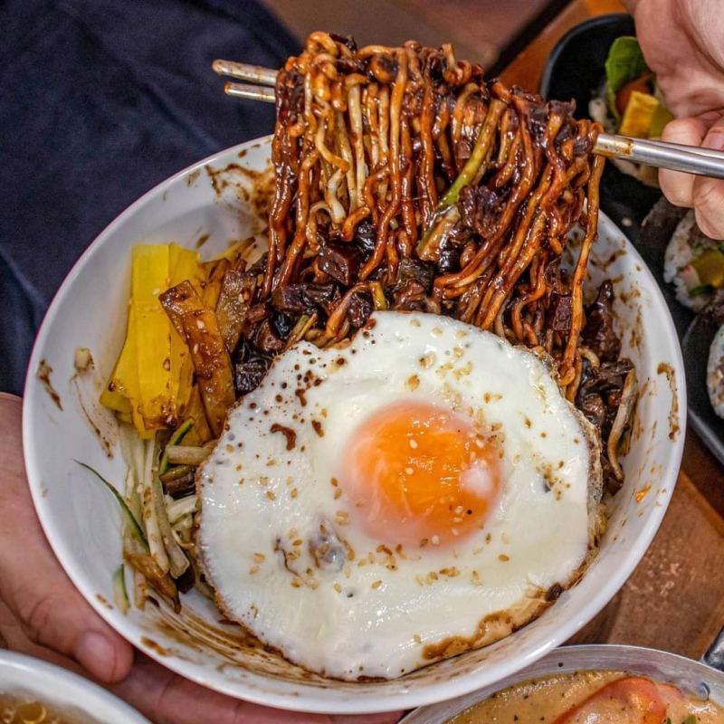 Top 7 Quán Mì Tương Đen Không Thể Bỏ Lỡ Tại Đà Nẵng