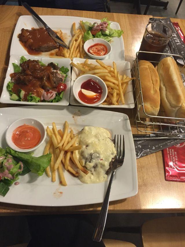 12 Địa chỉ thưởng thức beefsteak giá cực kỳ phải chăng cho những tín đồ yêu thịt tại Hà Nội