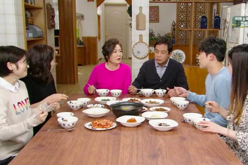 Vì sao người Hàn lại lựa chọn đũa kim loại dẹt thay vì đũa tre truyền thống?
