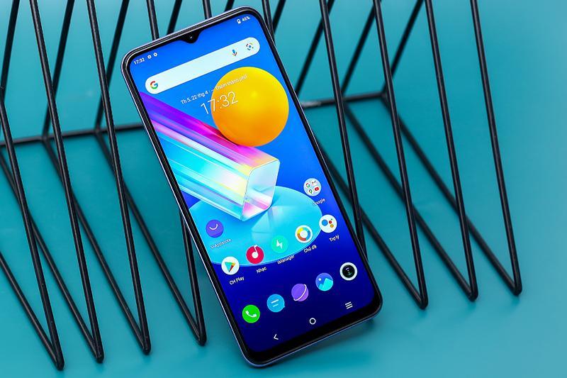 Top 10 điện thoại selfie ấn tượng với giá cả phải chăng nhất hiện nay
