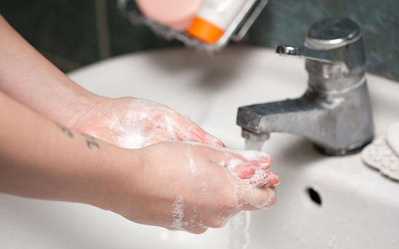 Những bí quyết tháo nhẫn, vòng tay, trang sức bị kẹt chặt một cách nhẹ nhàng