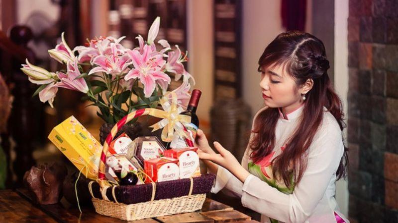 Top 10 món quà ý nghĩa dành tặng thầy cô nhân dịp Tết Nguyên Đán 2024