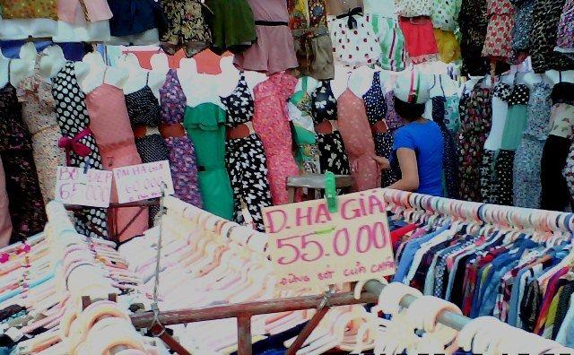 Top 9 khu chợ Hà Nội với quần áo giá rẻ và chất lượng tuyệt vời