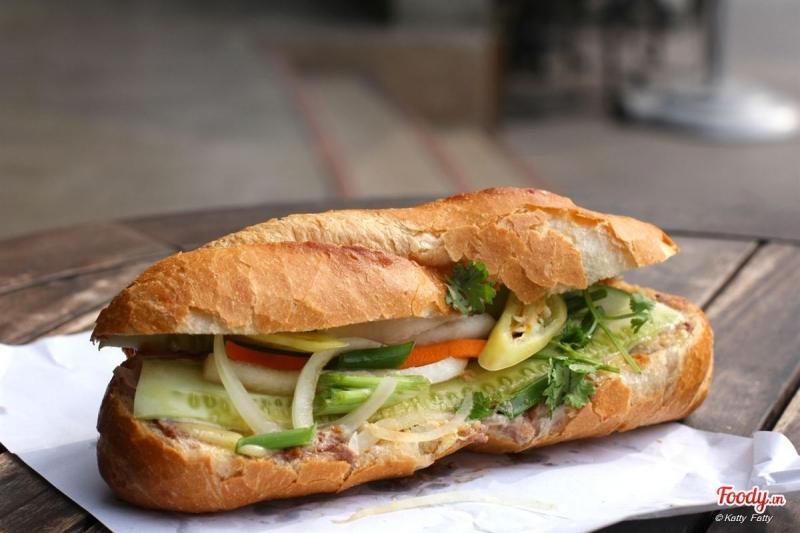Top 7 Món Ăn Nổi Bật Quanh Đại Học Thương Mại