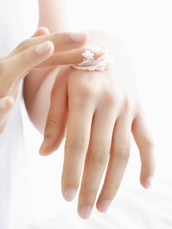 Top 13 Bí Quyết Chăm Sóc Móng Tay Tại Nhà Đơn Giản và Tự Nhiên