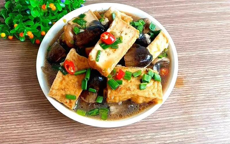 Khám phá top 11 quán ăn chay ngon và giá hợp lý tại quận Hải Châu, Đà Nẵng, nơi bạn có thể thưởng thức những món ăn chay đầy sáng tạo, ngon miệng và không kém phần bổ dưỡng.