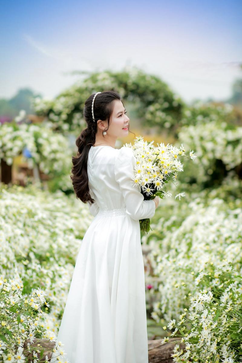 Top 10 cách tạo dáng tuyệt đẹp với hoa cúc họa mi