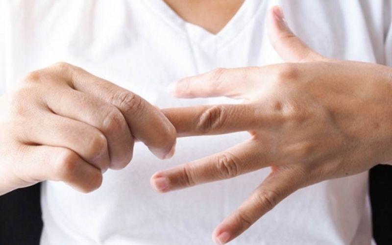 Dập móng tay: Cần làm gì và cách sơ cứu hiệu quả