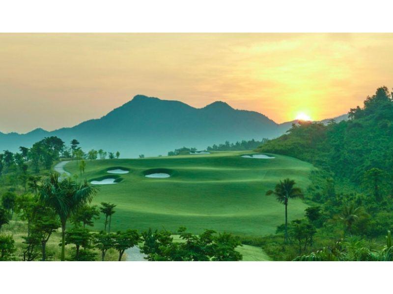 Top 10 sân golf đẹp tựa tranh vẽ nổi tiếng nhất Việt Nam