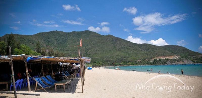 Top 10 bãi biển đẹp không thể bỏ qua ở Nha Trang