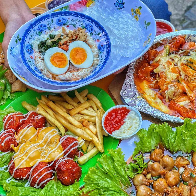13 Địa chỉ ăn vặt đình đám nhất Quận 7, TP.HCM - Thiên đường ẩm thực đường phố
