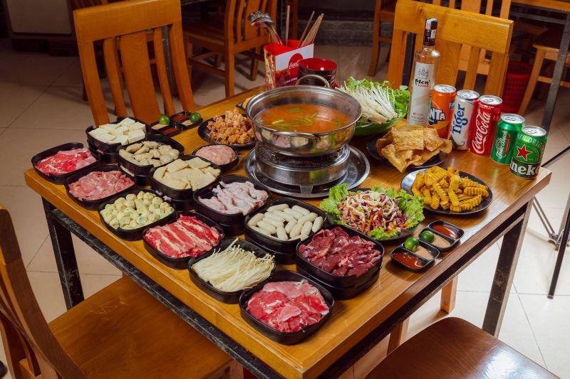 14 địa chỉ ẩm thực đáng trải nghiệm nhất phố Nguyễn Ngọc Vũ, Hà Nội