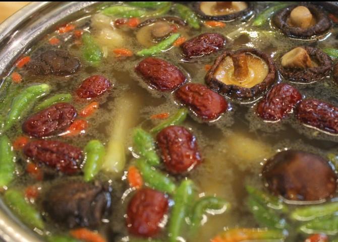 Top 12 địa chỉ lẩu gà tiềm ớt hiểm ngon khó cưỡng tại Sài Gòn