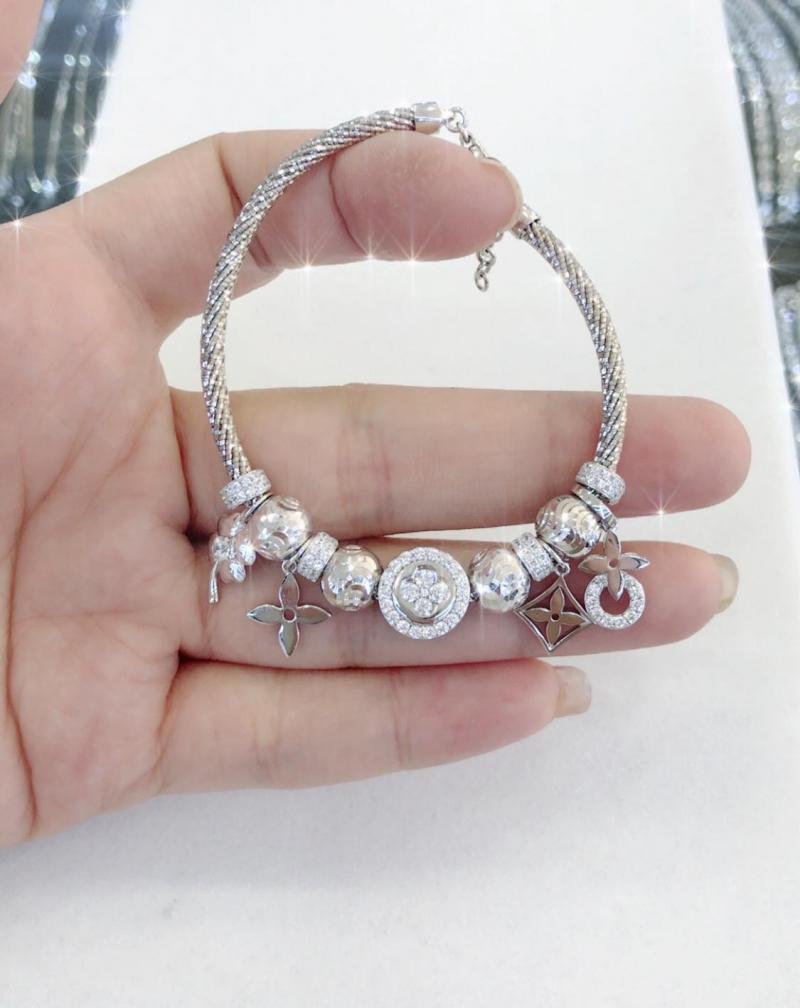 6 Địa điểm mua vòng tay Pandora đẹp và uy tín nhất tại TP. Rạch Giá, Kiên Giang