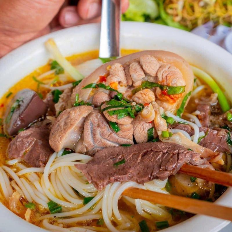 Top 6 quán bún giò heo ngon không thể bỏ qua ở Sài Gòn