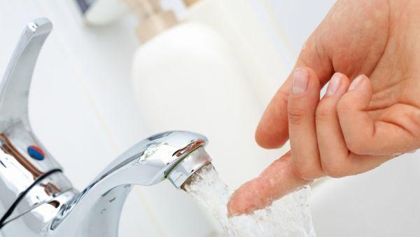 12 sai lầm âm thầm làm gia tăng nguy cơ cảm lạnh mà bạn không ngờ tới