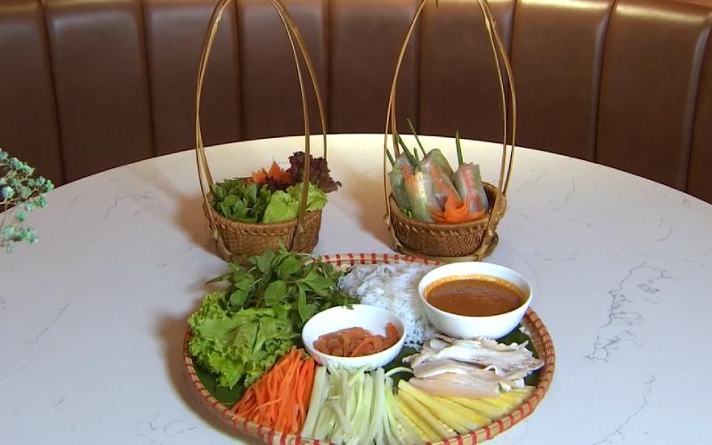 Cách làm bánh cuốn tôm chua Huế đậm đà hương vị truyền thống