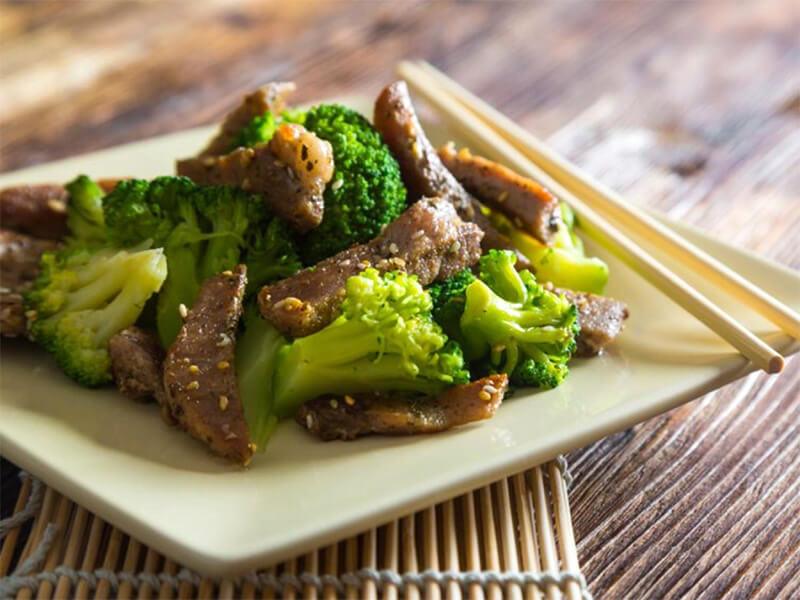 Bữa cơm cuối tuần đổi vị với bò xào và canh chua cá lóc đậm đà miền Tây