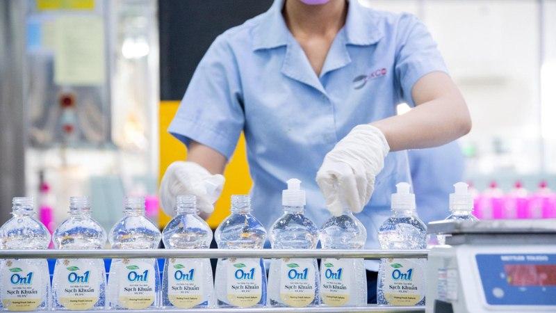 Rửa sạch chén dĩa, dịu nhẹ với da tay nhờ nước rửa chén On1 chiết xuất tinh dầu gừng sả, gừng cam