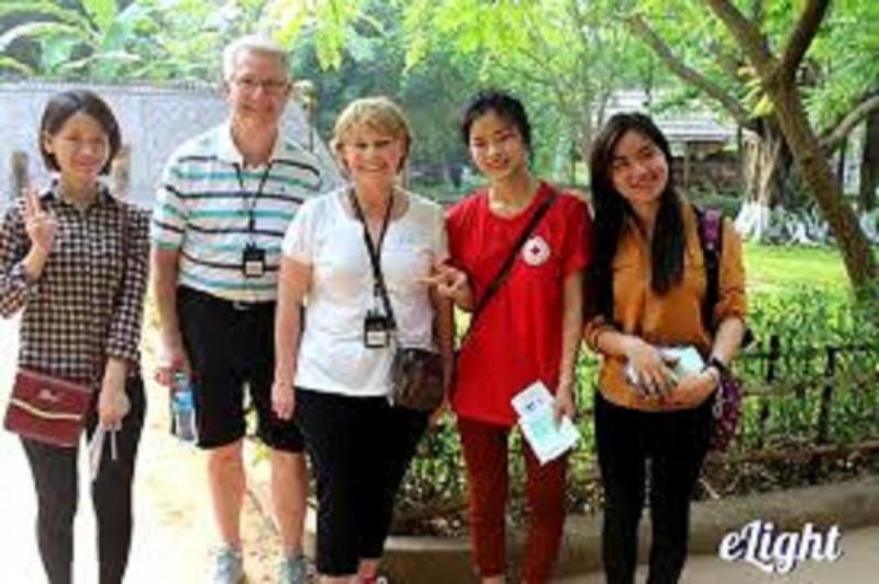 5 địa điểm vàng để 'săn Tây' và nâng cao trình độ tiếng Anh tại Hà Nội