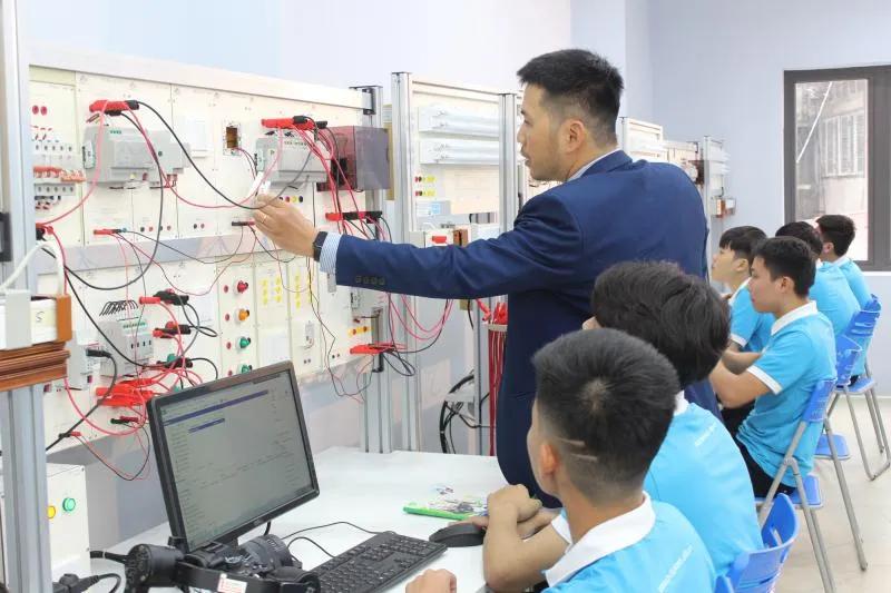 Top 3 Lý do thuyết phục bạn lựa chọn chương trình đào tạo chất lượng cao