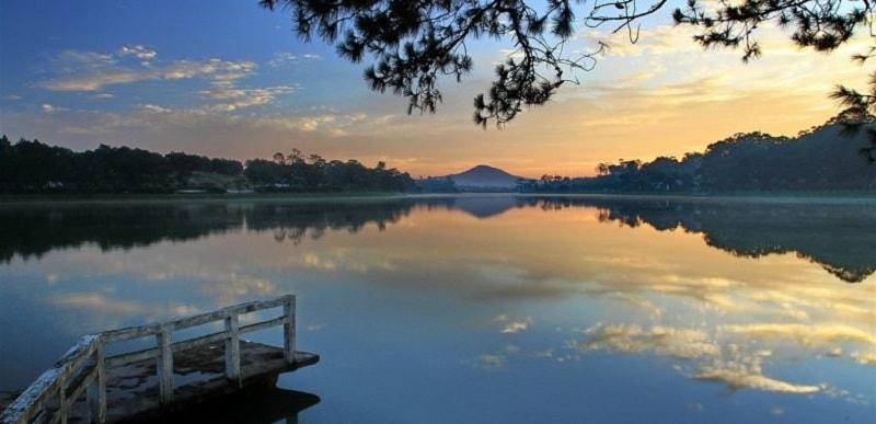 Top 10 Bài văn cảm nhận sâu sắc vẻ đẹp cổ điển và hiện đại trong thi phẩm "Tràng giang" của Huy Cận dành cho học sinh lớp 11