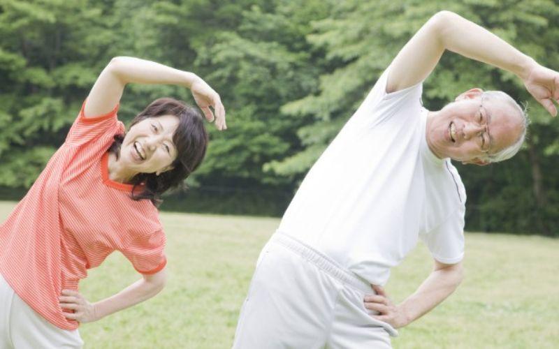 7 bài tập dưỡng sinh trên ghế - Bí quyết vàng cho sức khỏe người cao tuổi