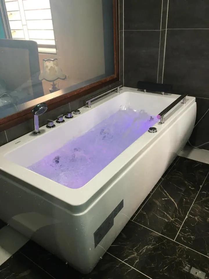 Top 8 địa chỉ phân phối bồn tắm massage cao cấp uy tín nhất Hà Nội
