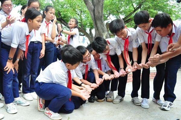 20 Bài văn mẫu tả khung cảnh sân trường giờ ra chơi lớp 5 sinh động nhất